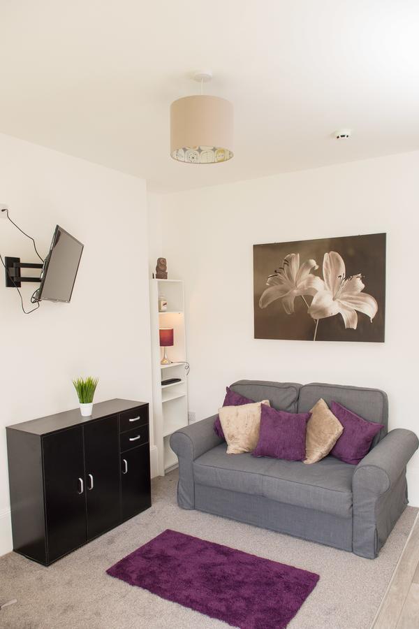 Moseley Mews Village Suites - Purple Birmingham Bagian luar foto